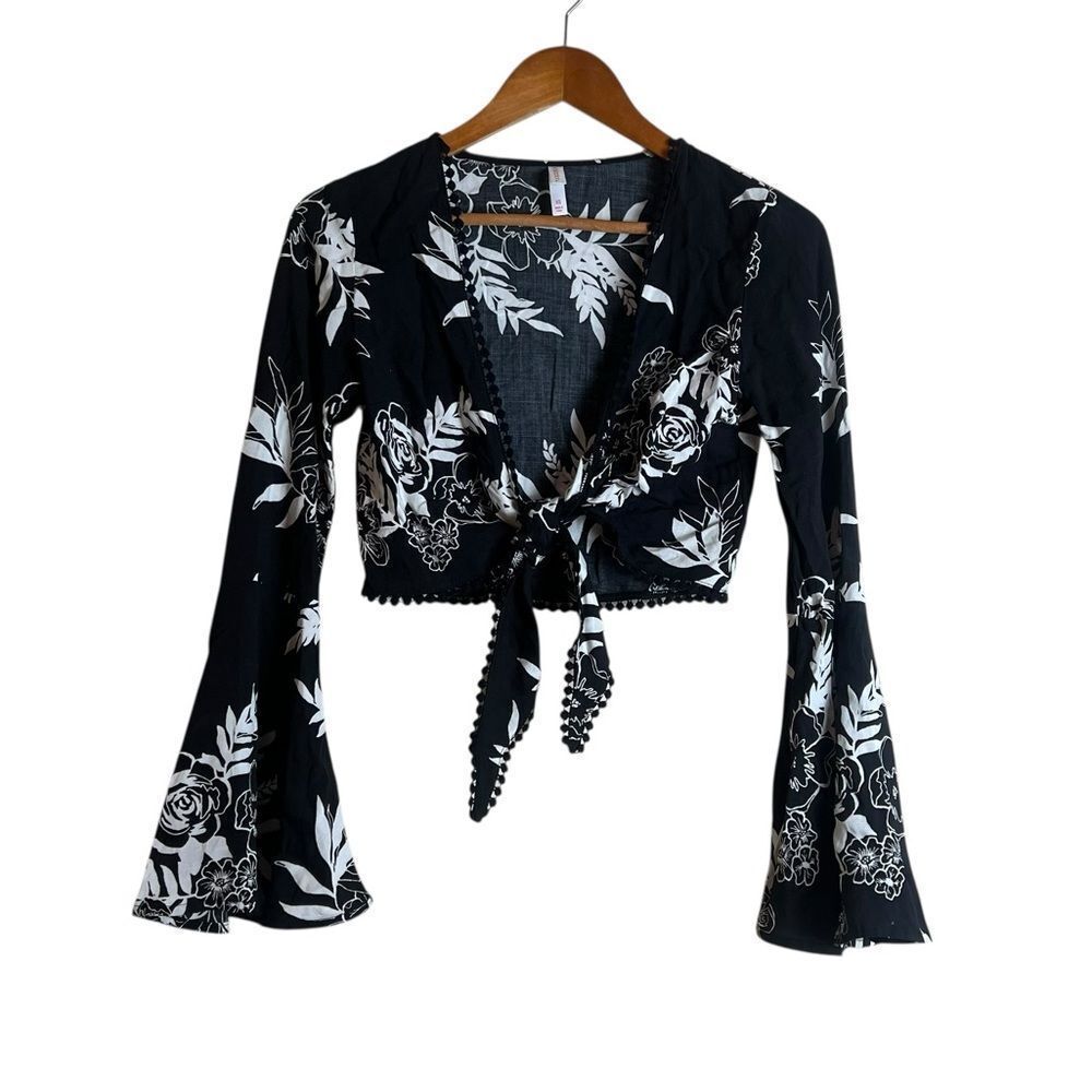 3 for $30! Xhilaration black & white cropped shirt